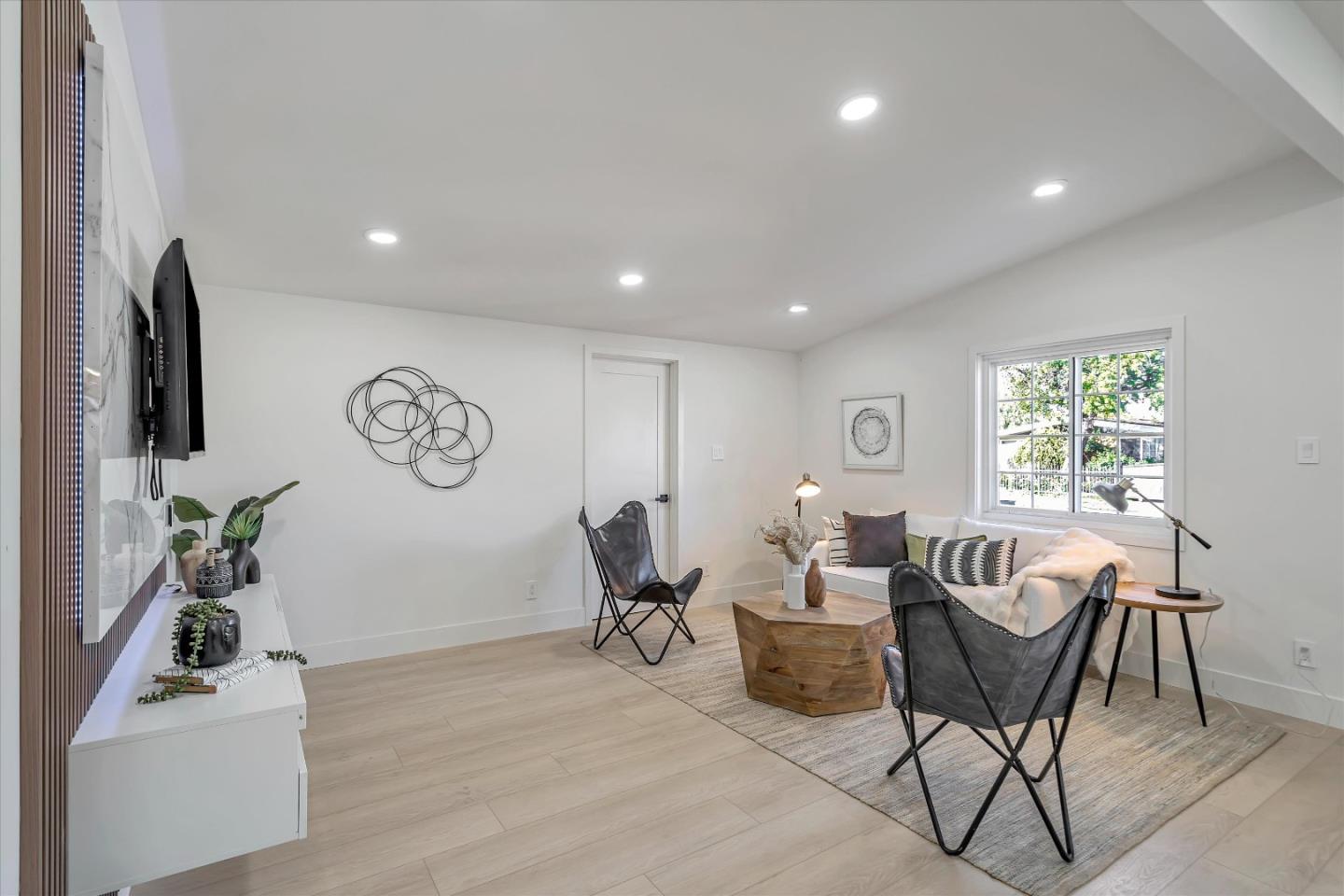 Detail Gallery Image 8 of 43 For 27941 Mandarin Ave, Hayward,  CA 94544 - 3 Beds | 2 Baths