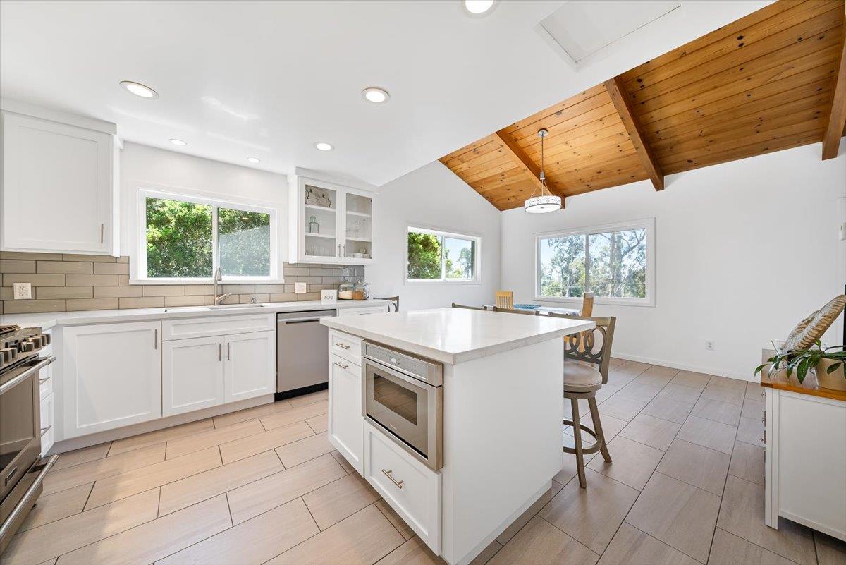 Detail Gallery Image 7 of 66 For 548 Monterey Dr, Aptos,  CA 95003 - 3 Beds | 2 Baths