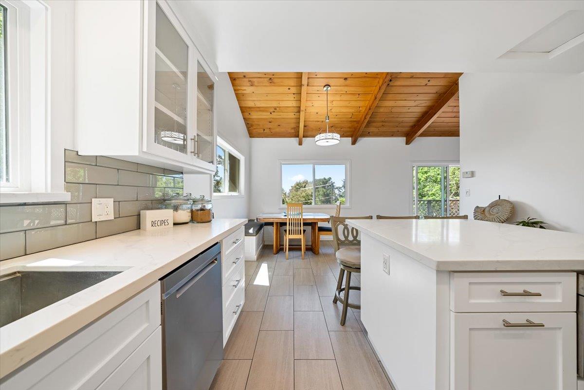 Detail Gallery Image 9 of 66 For 548 Monterey Dr, Aptos,  CA 95003 - 3 Beds | 2 Baths