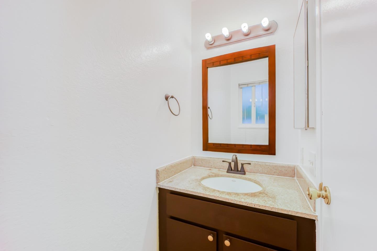 Detail Gallery Image 21 of 34 For 1046 Wright Ave #B,  Mountain View,  CA 94043 - 2 Beds | 1/1 Baths