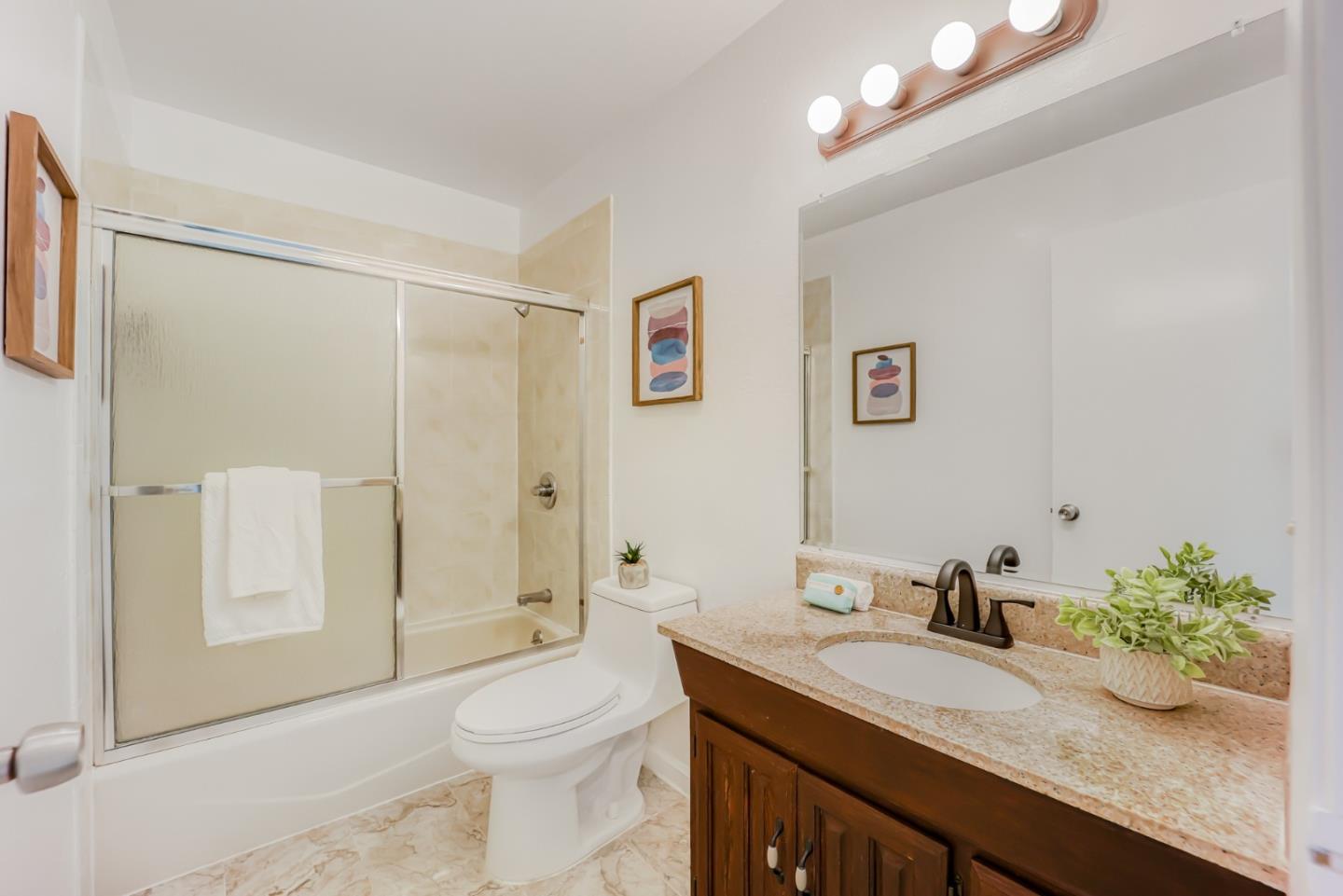 Detail Gallery Image 23 of 34 For 1046 Wright Ave #B,  Mountain View,  CA 94043 - 2 Beds | 1/1 Baths
