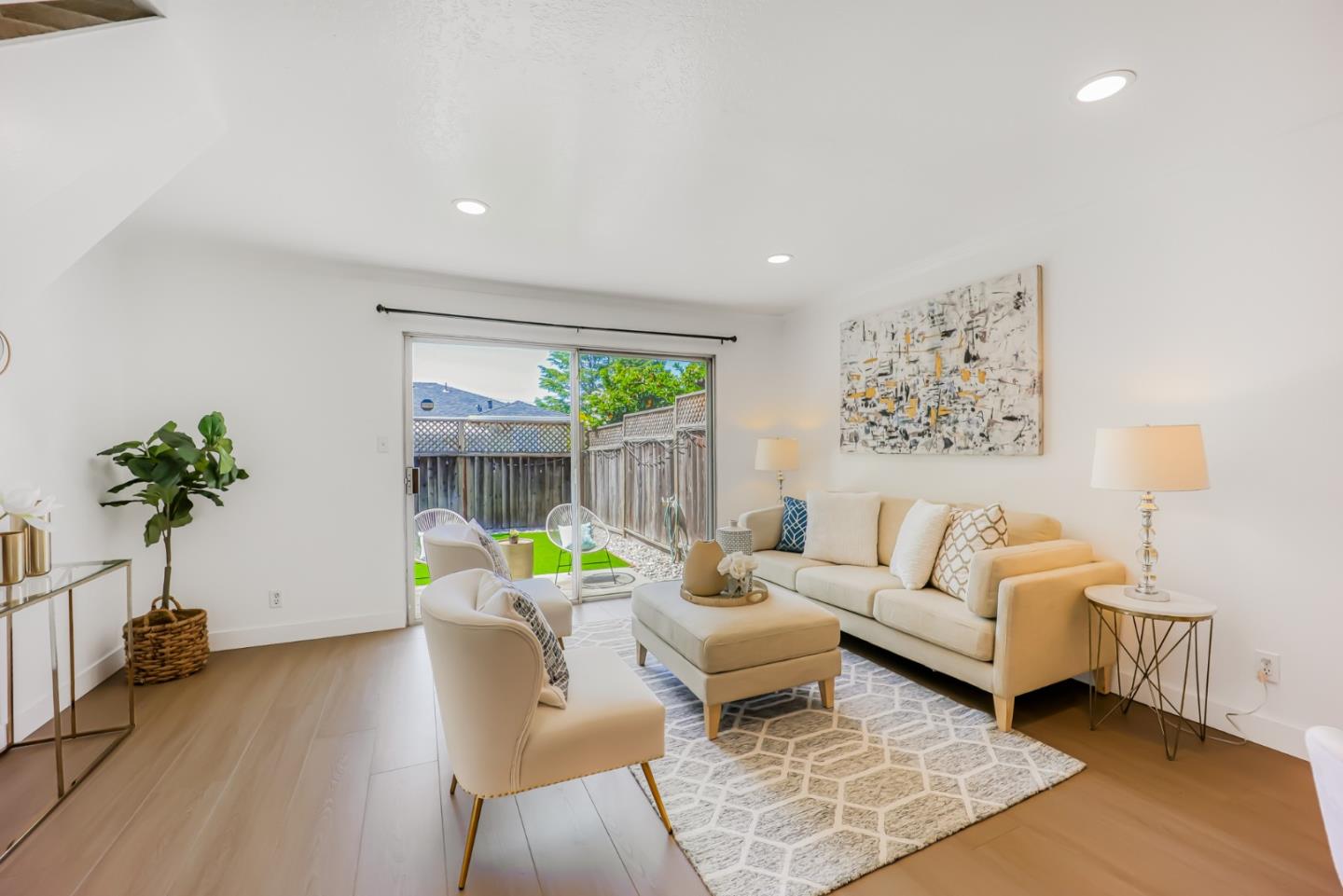 Detail Gallery Image 3 of 34 For 1046 Wright Ave #B,  Mountain View,  CA 94043 - 2 Beds | 1/1 Baths