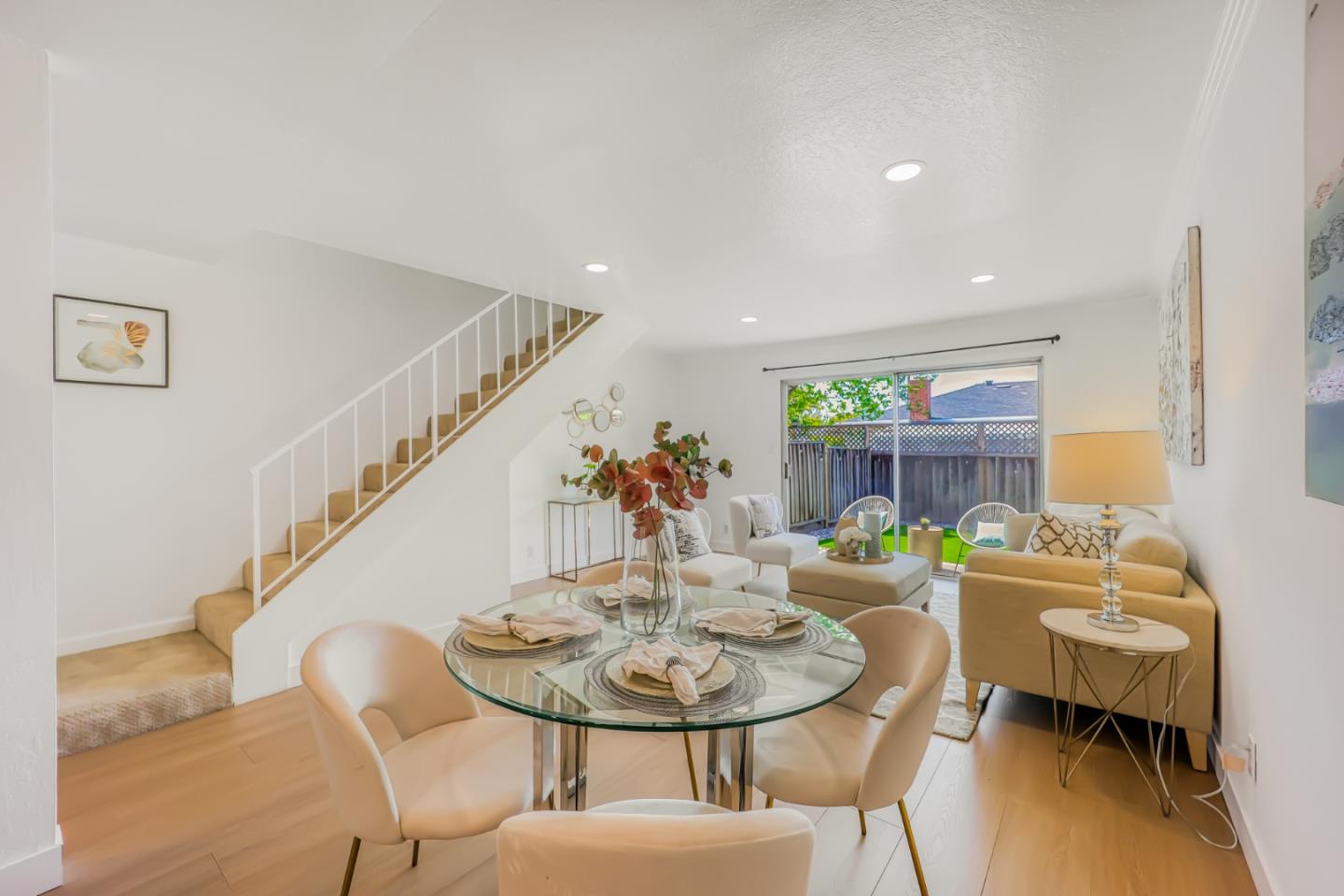 Detail Gallery Image 7 of 34 For 1046 Wright Ave #B,  Mountain View,  CA 94043 - 2 Beds | 1/1 Baths
