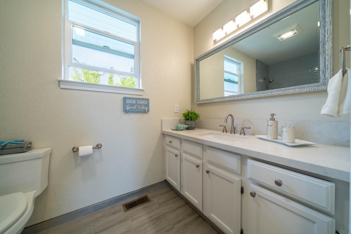 Detail Gallery Image 16 of 24 For 200 W Cliff Dr #24,  Santa Cruz,  CA 95060 - 2 Beds | 2/1 Baths