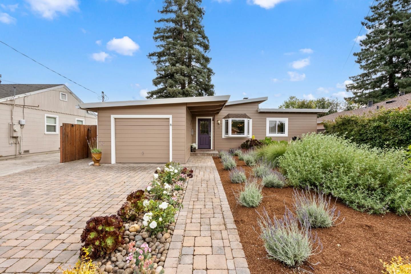 Photo of 111 Dalma Dr in Mountain View, CA