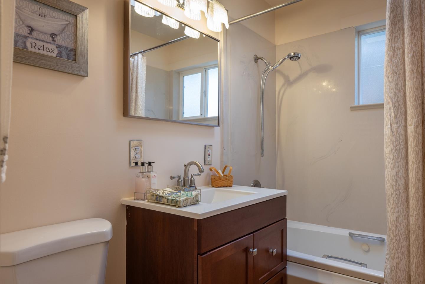 Detail Gallery Image 12 of 21 For 824 2nd St, Pacific Grove,  CA 93950 - 2 Beds | 1 Baths