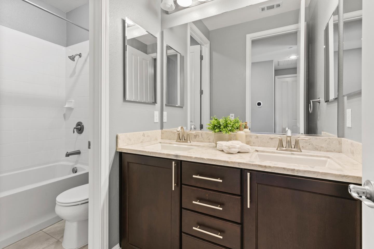 Detail Gallery Image 16 of 35 For 634 True Wind Way #809,  Redwood City,  CA 94063 - 3 Beds | 2/1 Baths