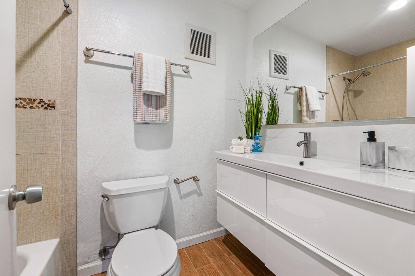 Detail Gallery Image 16 of 29 For 926 Beach Park Blvd #8,  Foster City,  CA 94404 - 2 Beds | 2 Baths