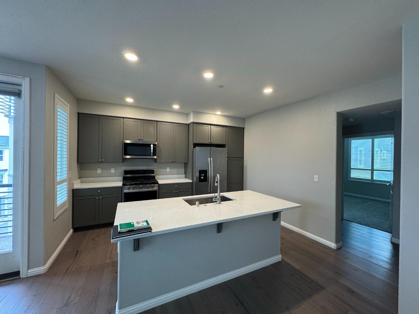 Detail Gallery Image 10 of 33 For 1451 Nightshade Rd #31,  Milpitas,  CA 95035 - 2 Beds | 2 Baths