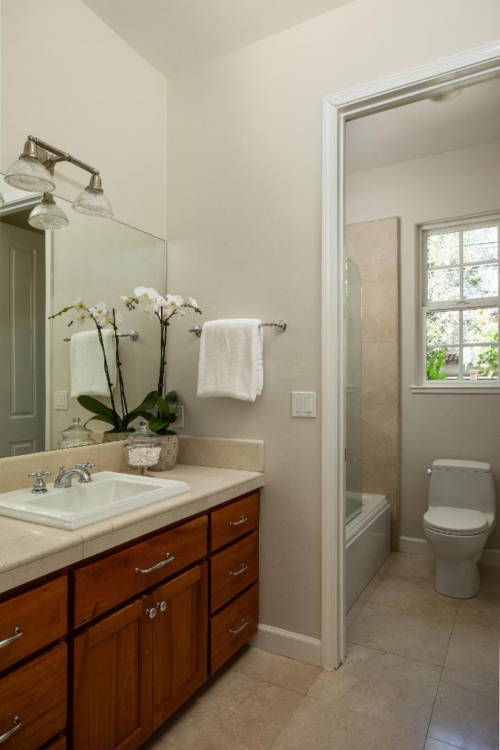 Detail Gallery Image 16 of 49 For 3707 La Calle Ct, Palo Alto,  CA 94306 - 5 Beds | 3/1 Baths