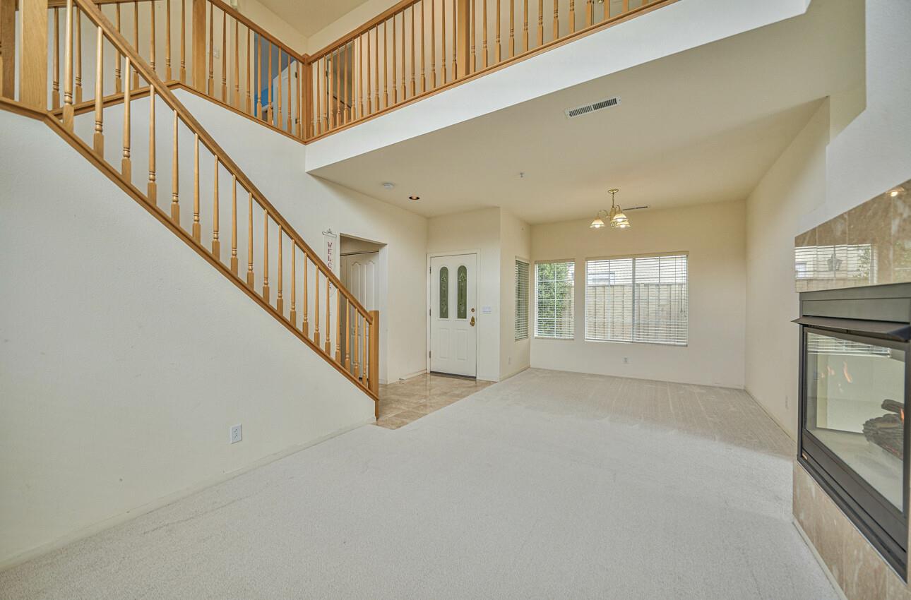 Detail Gallery Image 10 of 35 For 19394 Acclaim Dr, Salinas,  CA 93908 - 3 Beds | 2/1 Baths