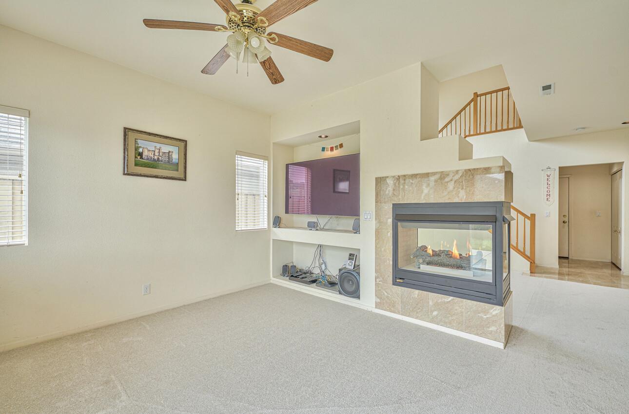Detail Gallery Image 13 of 35 For 19394 Acclaim Dr, Salinas,  CA 93908 - 3 Beds | 2/1 Baths