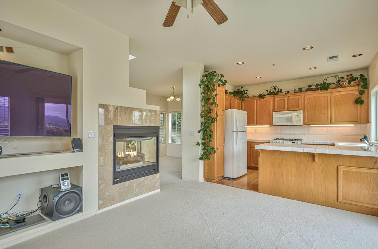 Detail Gallery Image 14 of 35 For 19394 Acclaim Dr, Salinas,  CA 93908 - 3 Beds | 2/1 Baths