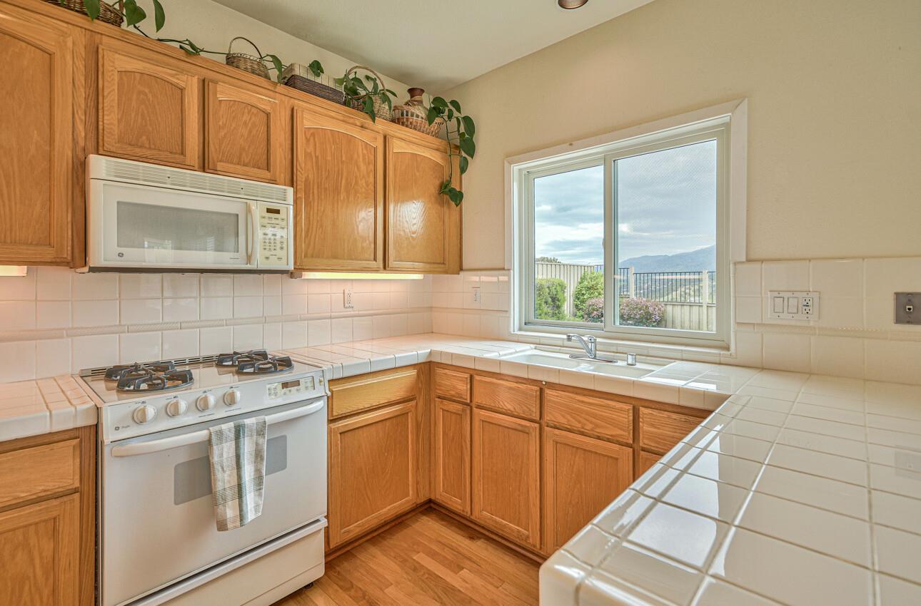 Detail Gallery Image 16 of 35 For 19394 Acclaim Dr, Salinas,  CA 93908 - 3 Beds | 2/1 Baths