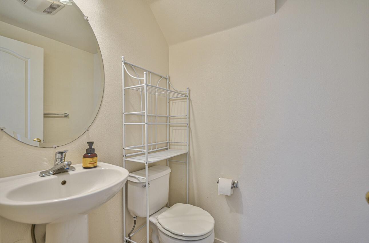 Detail Gallery Image 19 of 35 For 19394 Acclaim Dr, Salinas,  CA 93908 - 3 Beds | 2/1 Baths