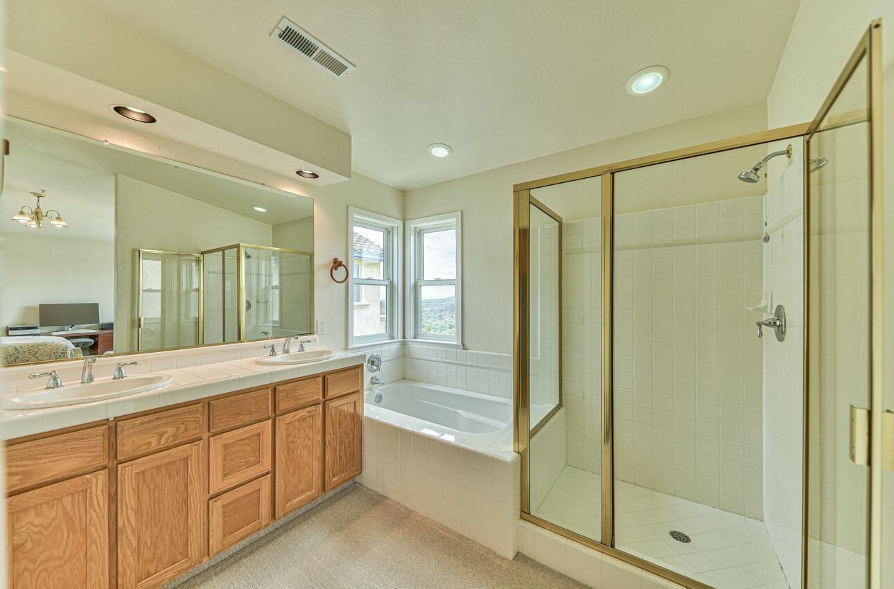 Detail Gallery Image 27 of 35 For 19394 Acclaim Dr, Salinas,  CA 93908 - 3 Beds | 2/1 Baths