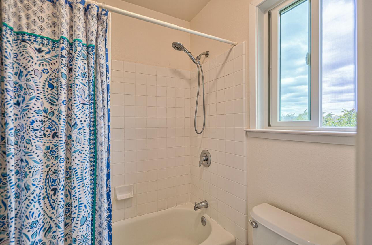 Detail Gallery Image 32 of 35 For 19394 Acclaim Dr, Salinas,  CA 93908 - 3 Beds | 2/1 Baths