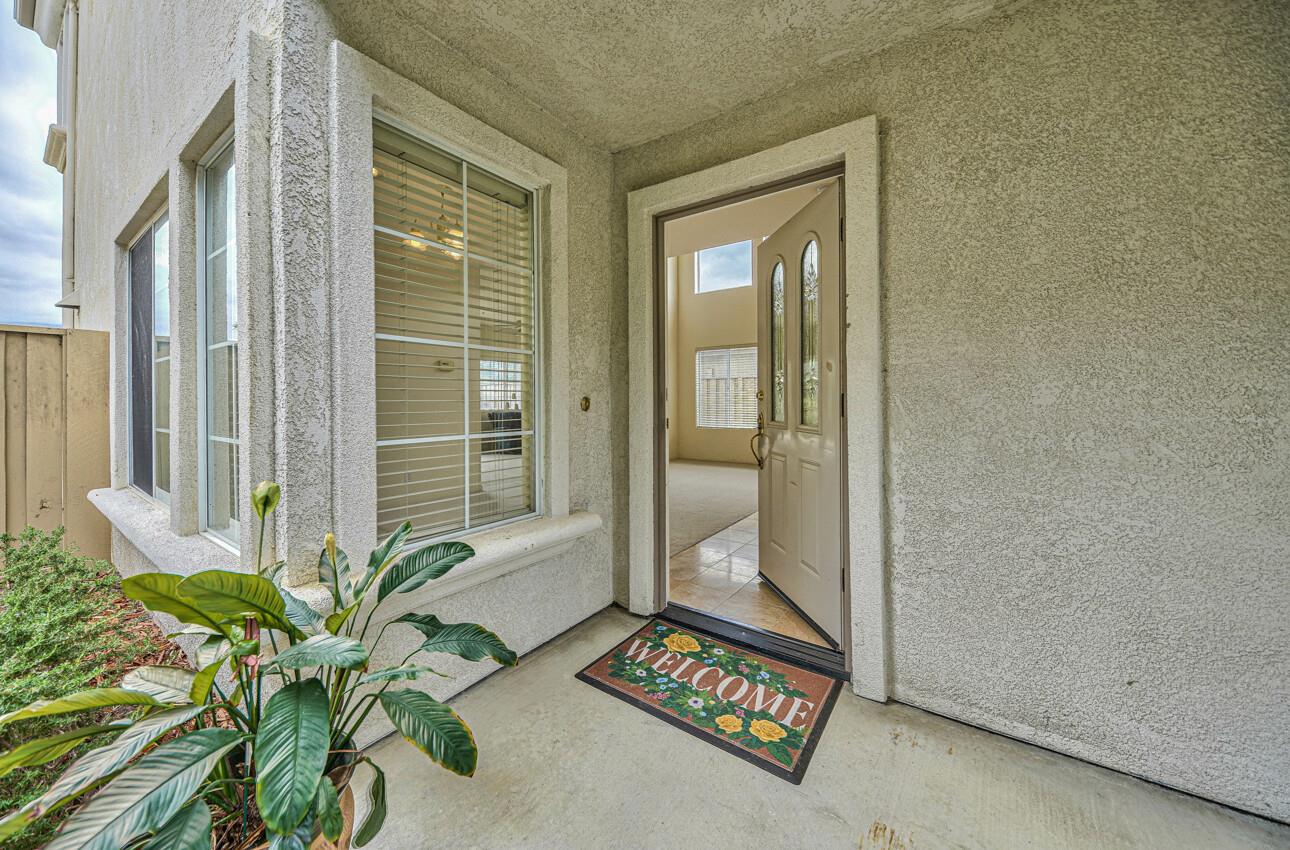 Detail Gallery Image 5 of 35 For 19394 Acclaim Dr, Salinas,  CA 93908 - 3 Beds | 2/1 Baths