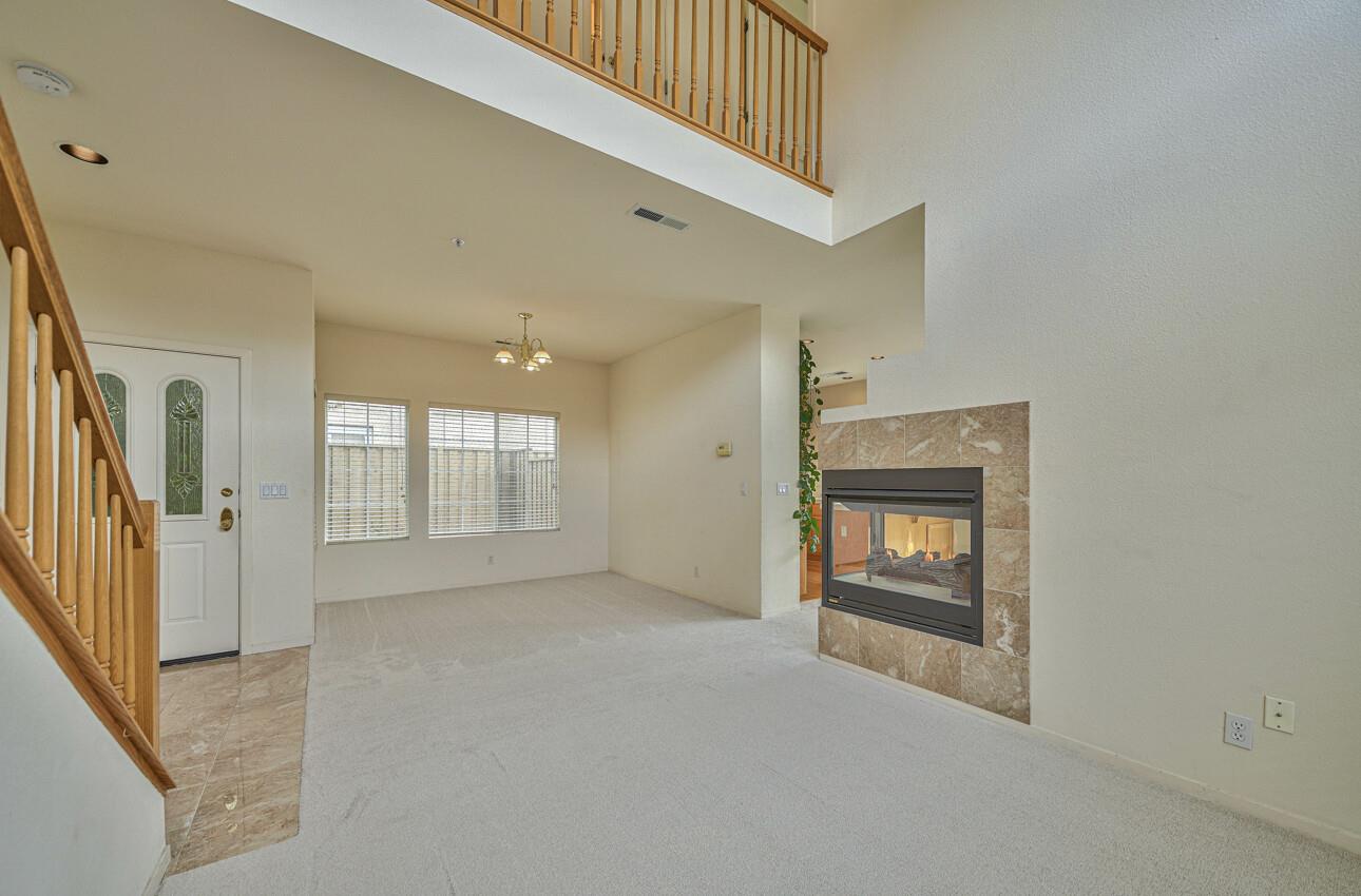Detail Gallery Image 7 of 35 For 19394 Acclaim Dr, Salinas,  CA 93908 - 3 Beds | 2/1 Baths