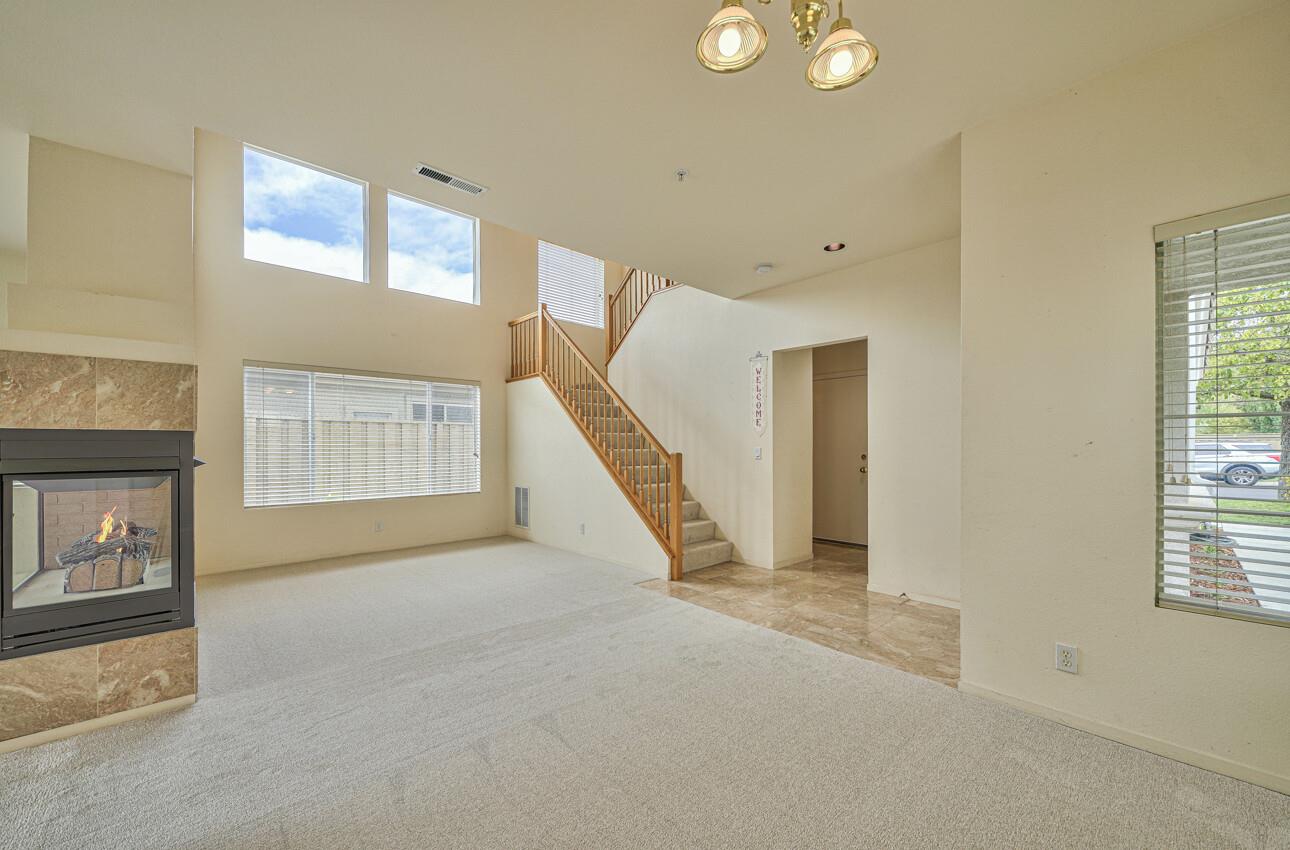 Detail Gallery Image 9 of 35 For 19394 Acclaim Dr, Salinas,  CA 93908 - 3 Beds | 2/1 Baths