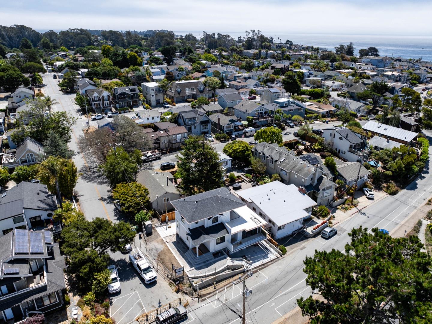 Detail Gallery Image 7 of 11 For 380 Lake Ave, Santa Cruz,  CA 95062 - 4 Beds | 3/1 Baths