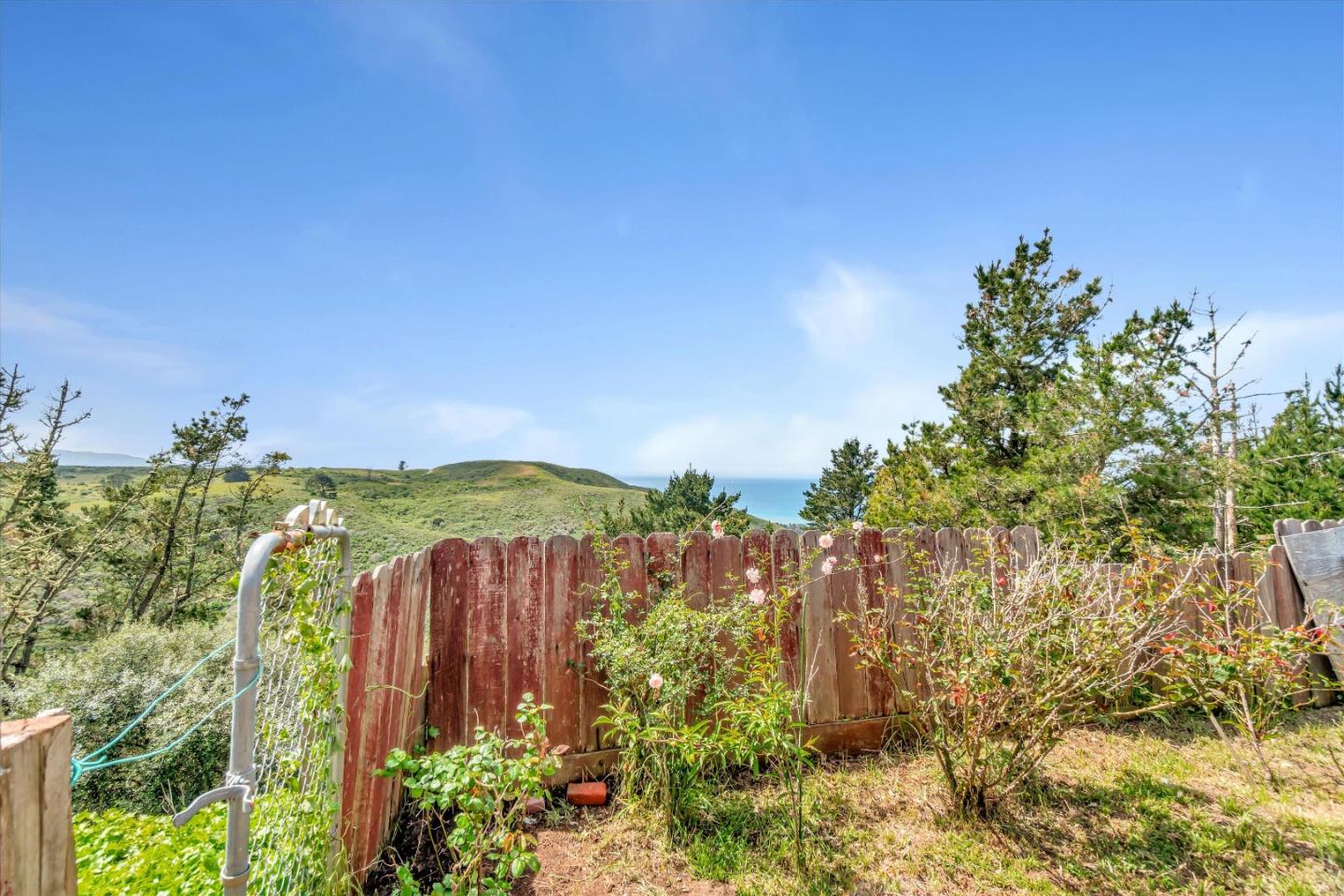 Detail Gallery Image 26 of 56 For 628 Lockhaven Dr, Pacifica,  CA 94044 - 4 Beds | 2 Baths