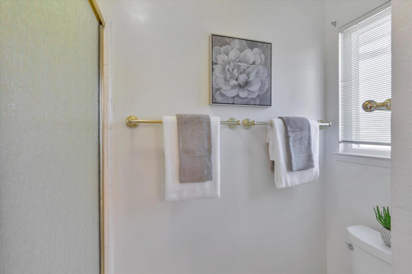 Detail Gallery Image 27 of 39 For 20111 Portola Dr, Salinas,  CA 93908 - 3 Beds | 2 Baths