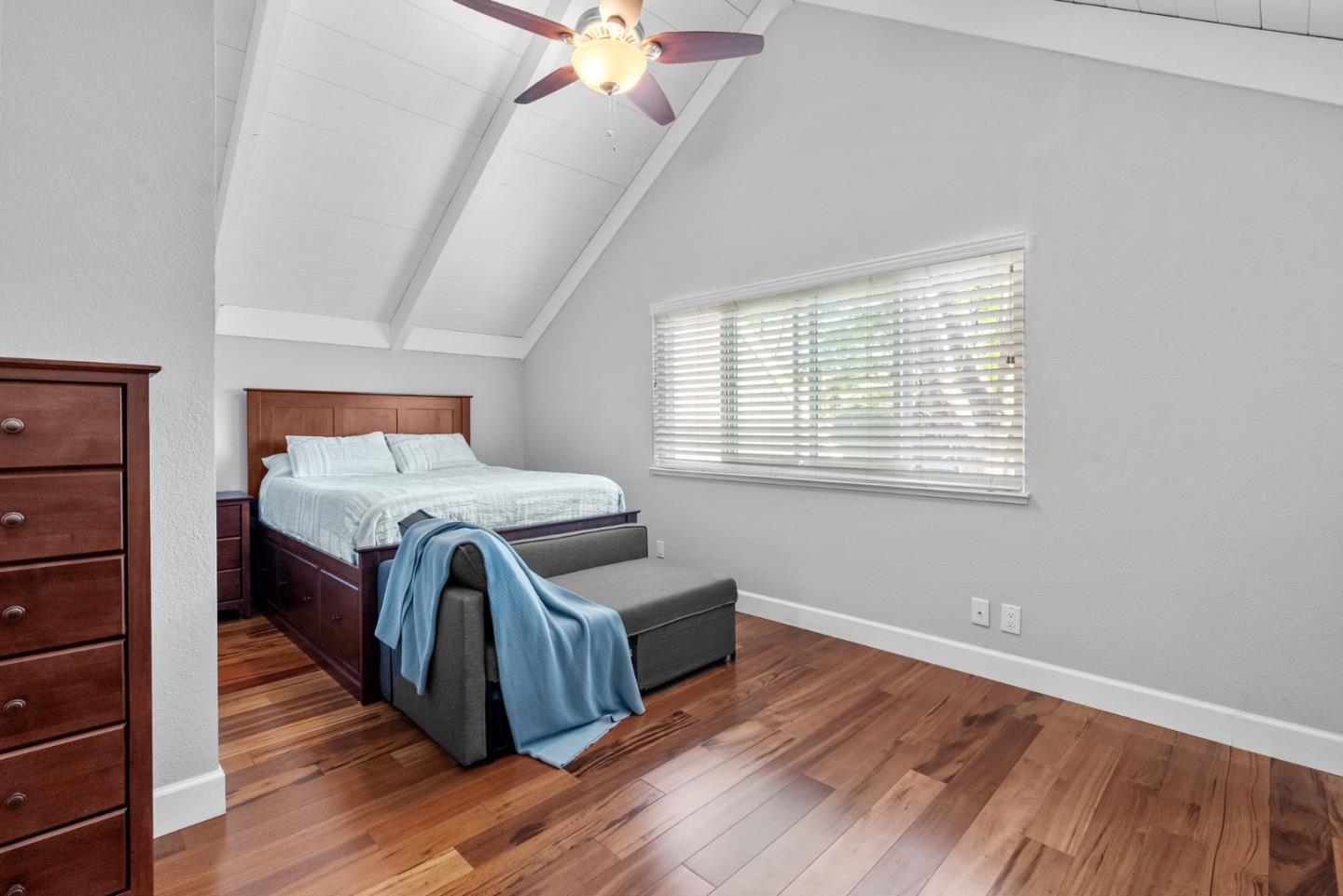 Detail Gallery Image 13 of 33 For 124 Cherry Wood Ct, Los Gatos,  CA 95032 - 3 Beds | 2/1 Baths
