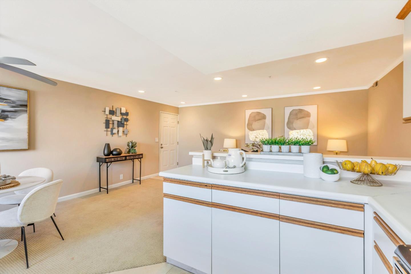 Detail Gallery Image 8 of 33 For 1721 California St #23,  Mountain View,  CA 94041 - 2 Beds | 2 Baths
