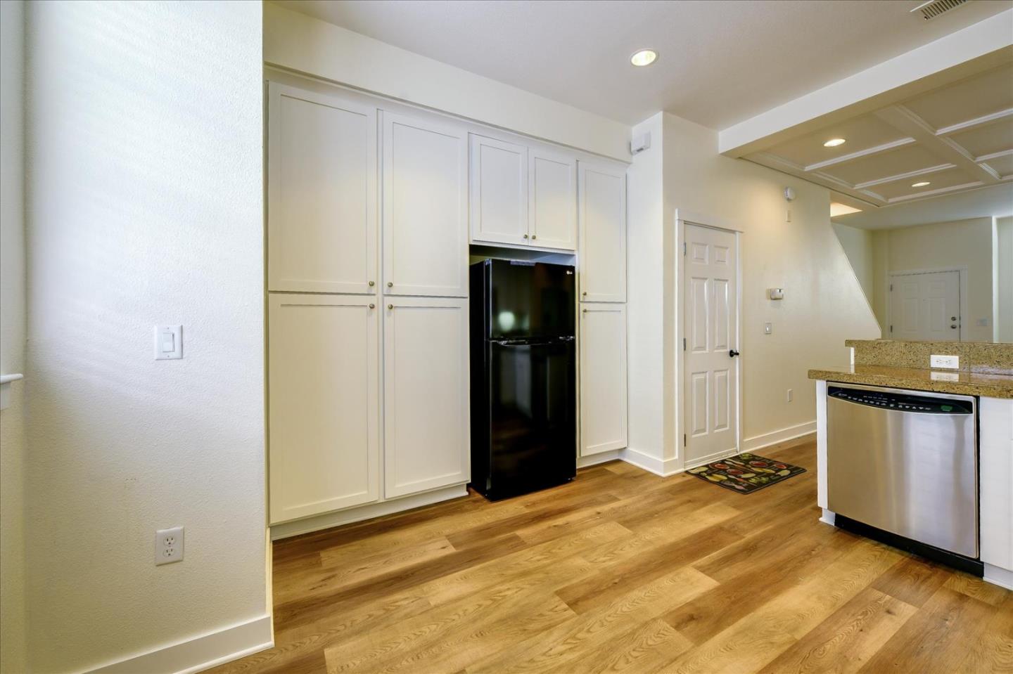 Detail Gallery Image 11 of 46 For 257 Grayson Ter, San Jose,  CA 95126 - 4 Beds | 2/1 Baths