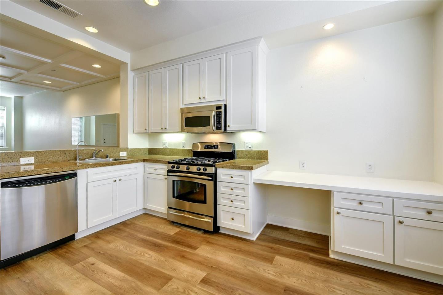Detail Gallery Image 13 of 46 For 257 Grayson Ter, San Jose,  CA 95126 - 4 Beds | 2/1 Baths
