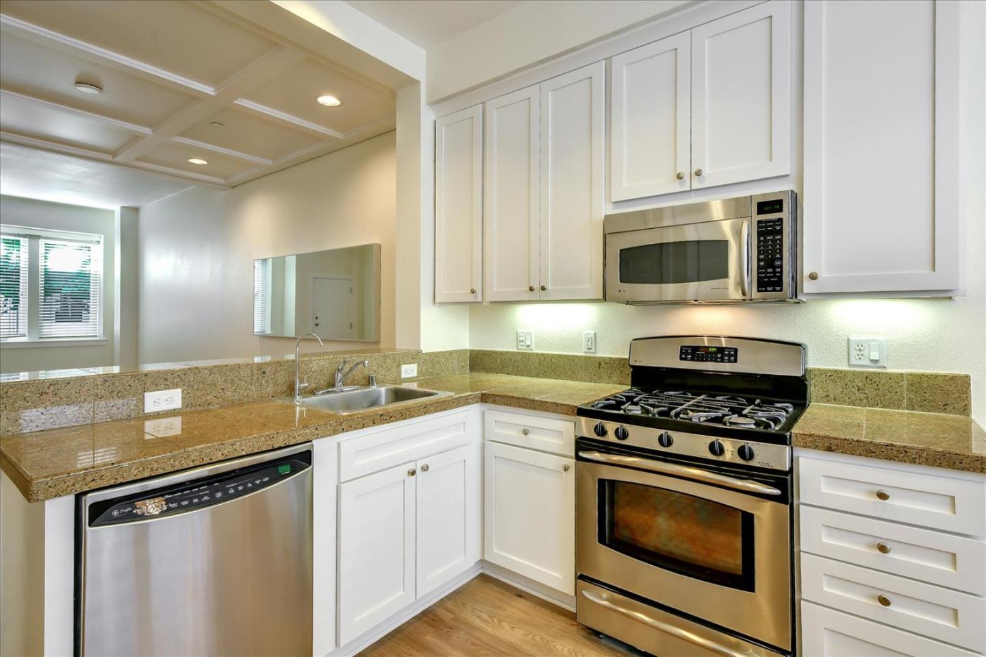 Detail Gallery Image 15 of 46 For 257 Grayson Ter, San Jose,  CA 95126 - 4 Beds | 2/1 Baths