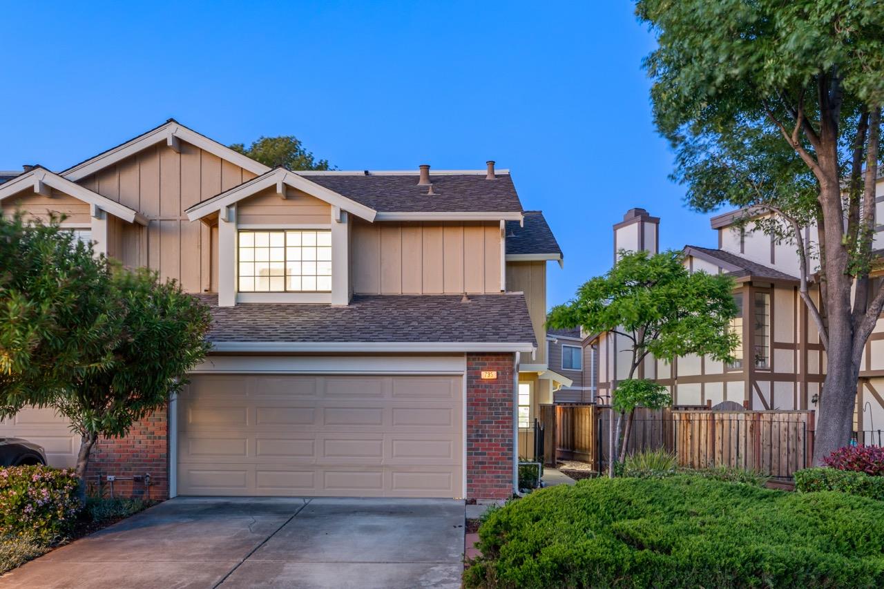 Detail Gallery Image 1 of 22 For 735 Folsom Cir, Milpitas,  CA 95035 - 2 Beds | 2/1 Baths