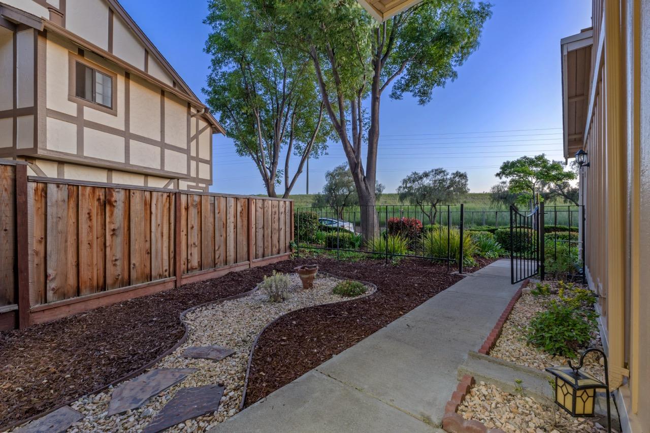 Detail Gallery Image 21 of 22 For 735 Folsom Cir, Milpitas,  CA 95035 - 2 Beds | 2/1 Baths