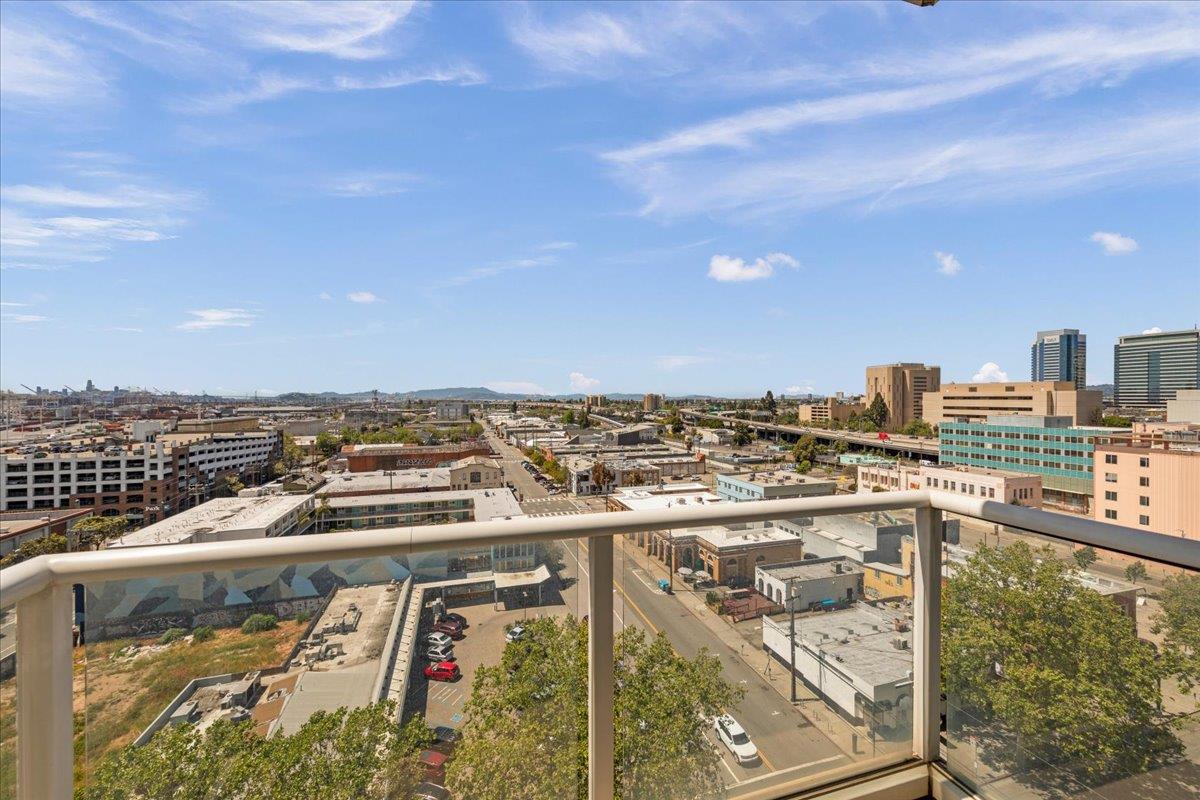 Detail Gallery Image 10 of 30 For 222 Broadway #1101,  Oakland,  CA 94607 - 2 Beds | 2/1 Baths