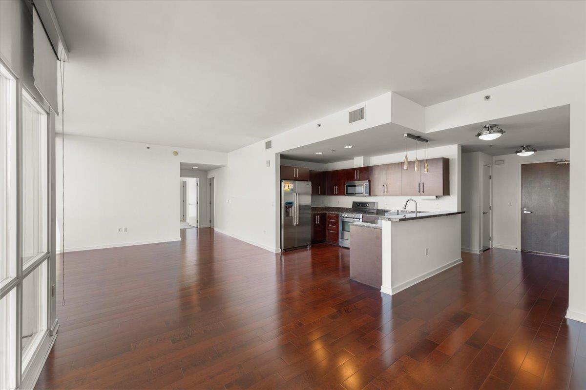 Detail Gallery Image 5 of 32 For 222 Broadway #1101,  Oakland,  CA 94607 - 2 Beds | 2/1 Baths