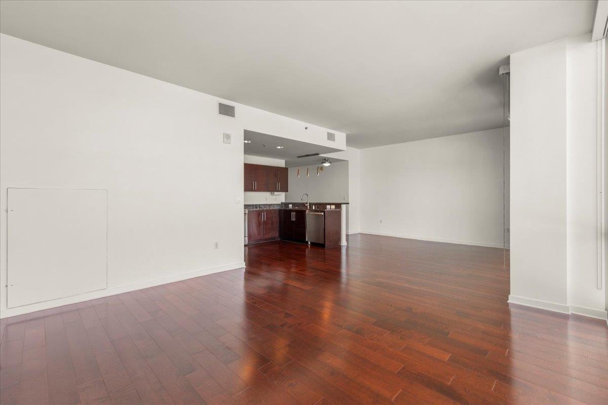 Detail Gallery Image 6 of 30 For 222 Broadway #1101,  Oakland,  CA 94607 - 2 Beds | 2/1 Baths