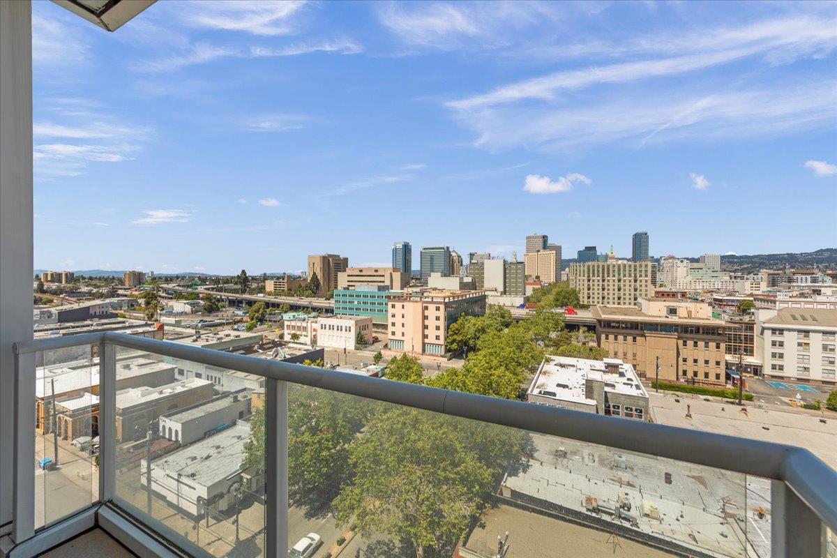 Detail Gallery Image 9 of 32 For 222 Broadway #1101,  Oakland,  CA 94607 - 2 Beds | 2/1 Baths