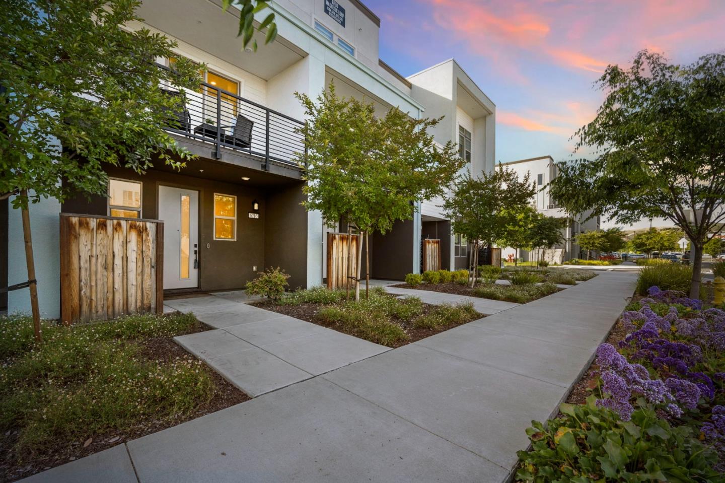 Detail Gallery Image 1 of 39 For 6716 Magnetic Loop, San Jose,  CA 95119 - 2 Beds | 2/1 Baths