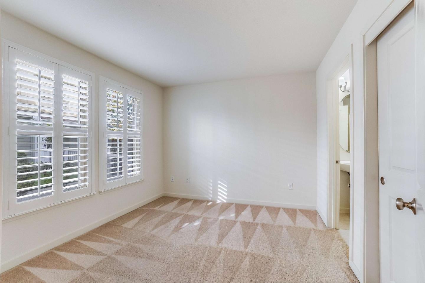Detail Gallery Image 15 of 34 For 1906 Newbury Dr, Mountain View,  CA 94043 - 4 Beds | 3/1 Baths