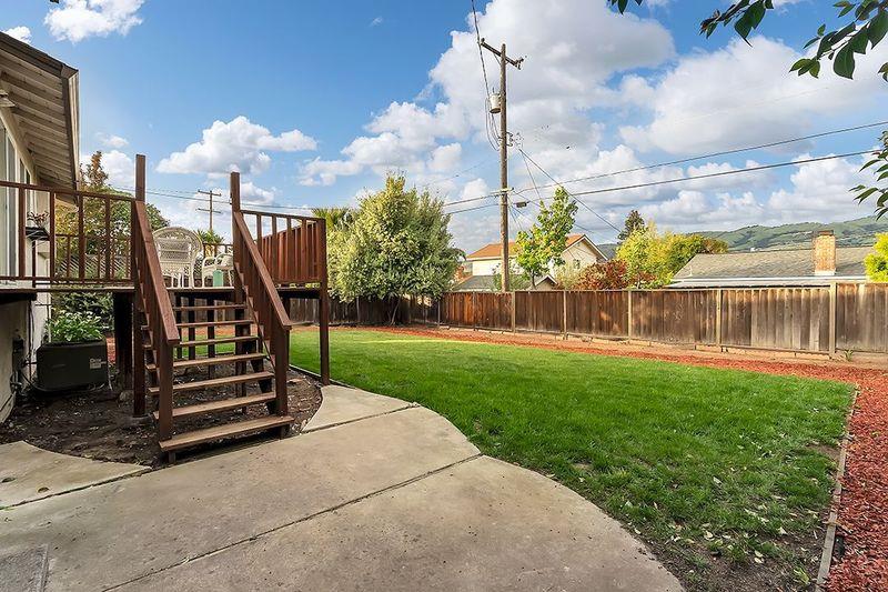 Detail Gallery Image 22 of 43 For 4032 Loganberry Dr, San Jose,  CA 95121 - 5 Beds | 2/1 Baths