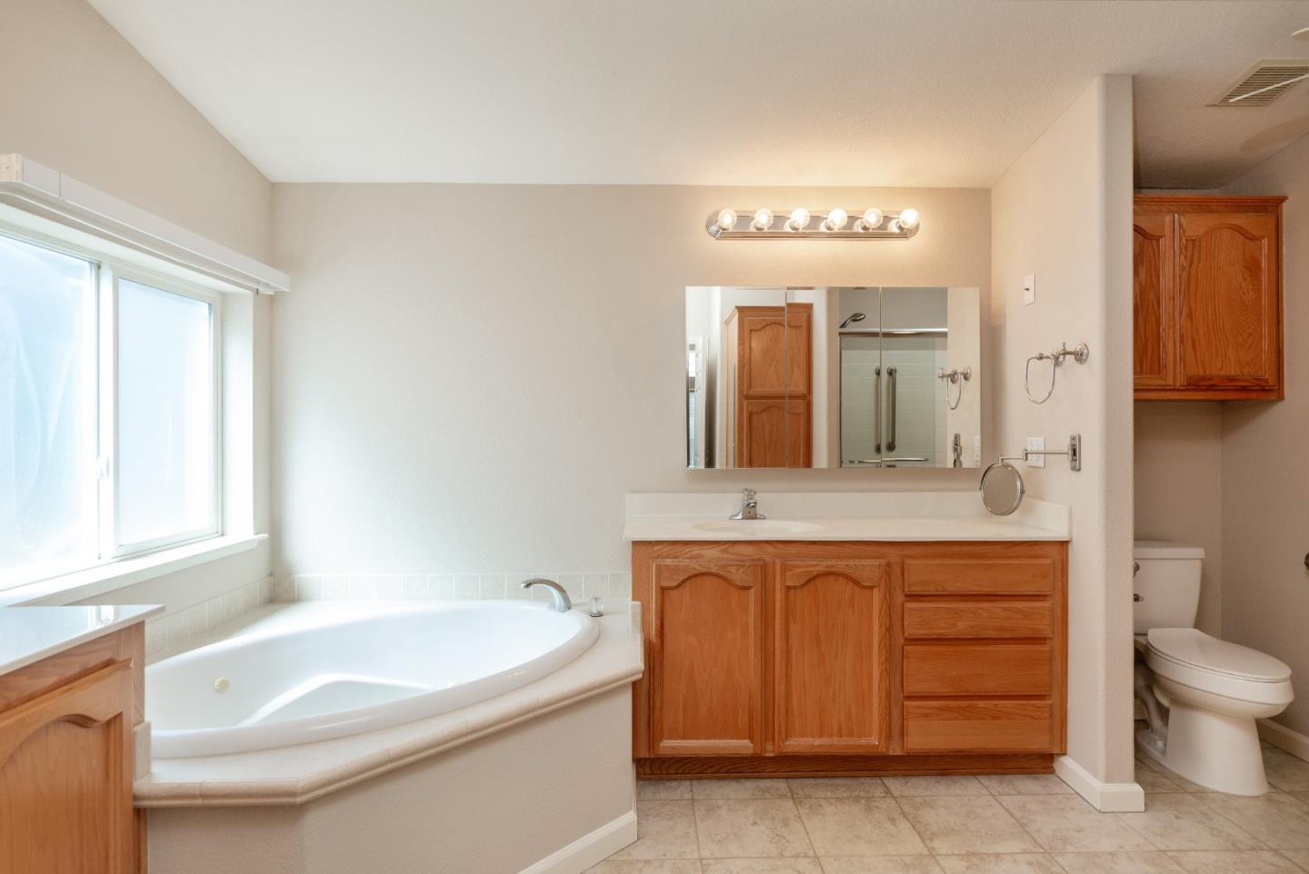 Detail Gallery Image 16 of 34 For 1225 Vienna Dr #422,  Sunnyvale,  CA 94089 - 3 Beds | 2 Baths