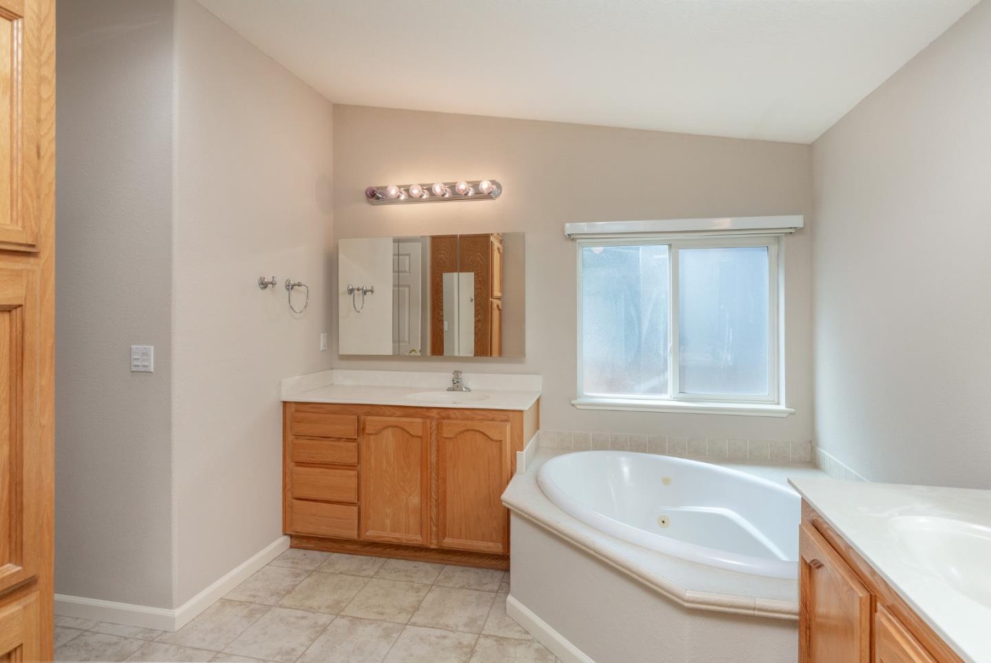 Detail Gallery Image 17 of 34 For 1225 Vienna Dr #422,  Sunnyvale,  CA 94089 - 3 Beds | 2 Baths