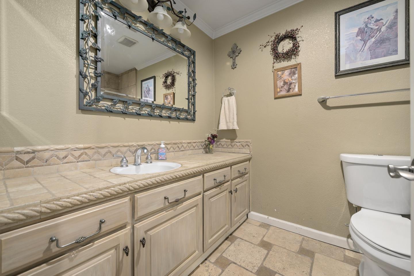 Detail Gallery Image 11 of 23 For 15215 Venetian Way, Morgan Hill,  CA 95037 - 3 Beds | 2 Baths