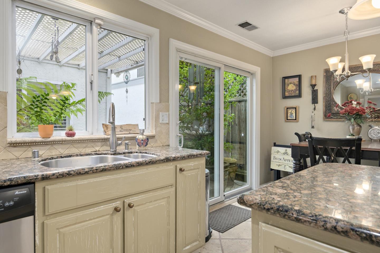 Detail Gallery Image 7 of 23 For 15215 Venetian Way, Morgan Hill,  CA 95037 - 3 Beds | 2 Baths