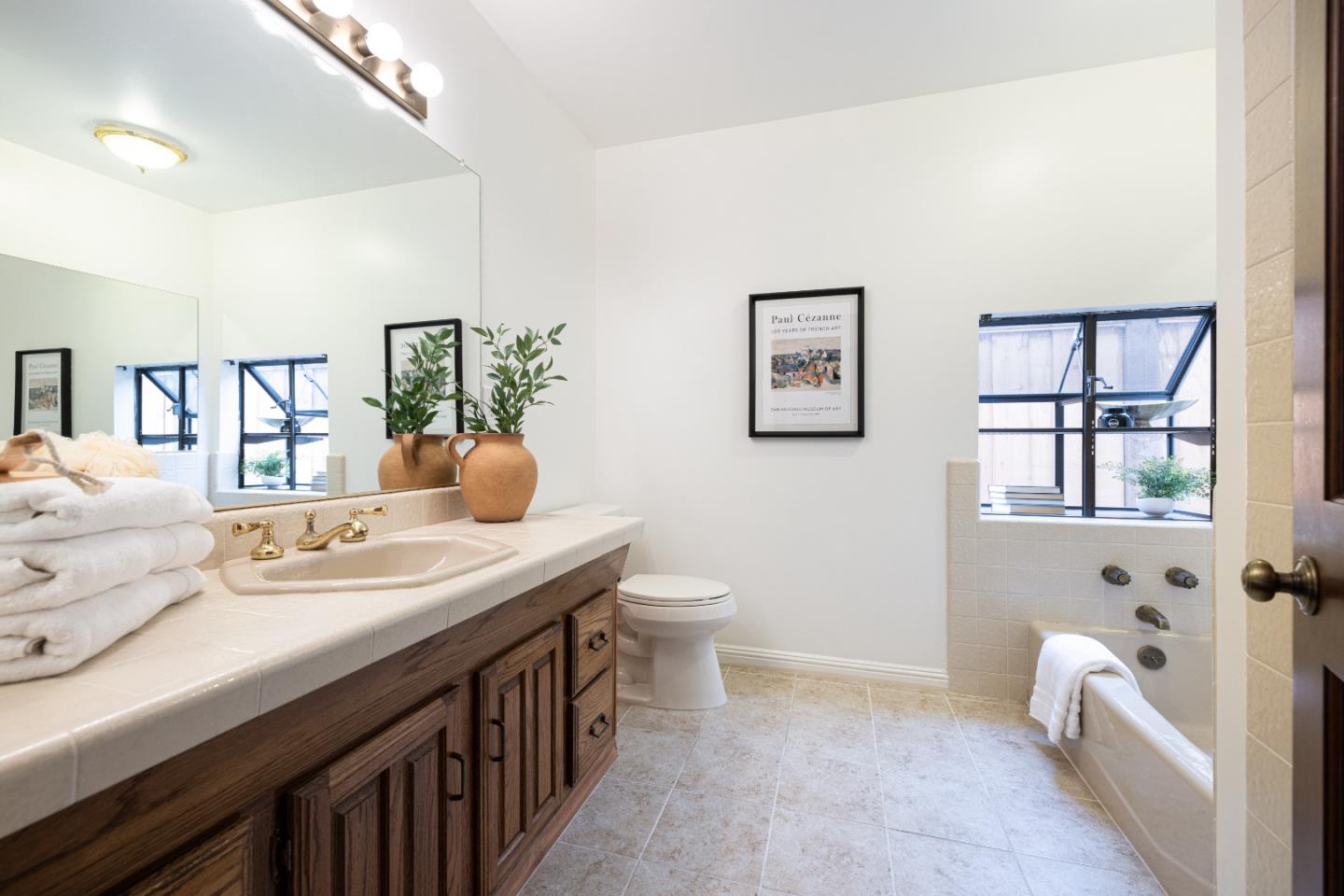 Detail Gallery Image 23 of 28 For 1113 Cambridge Rd, Burlingame,  CA 94010 - 2 Beds | 2 Baths