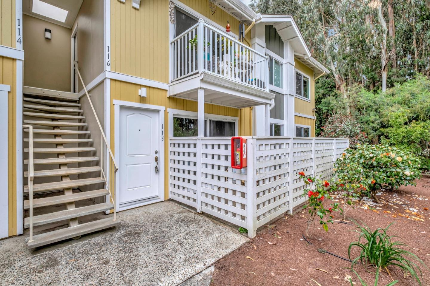Detail Gallery Image 3 of 30 For 755 14th Ave #115,  Santa Cruz,  CA 95062 - 2 Beds | 1 Baths