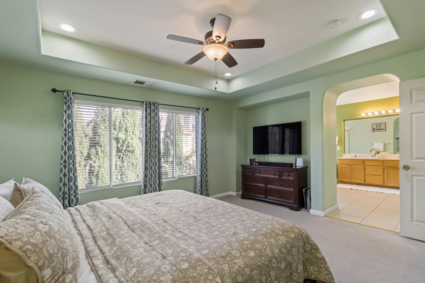 Detail Gallery Image 19 of 47 For 3214 Lakebrook Ct, San Jose,  CA 95148 - 5 Beds | 2/1 Baths