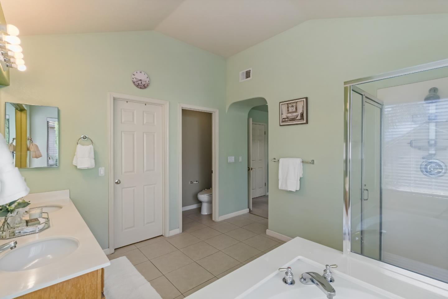 Detail Gallery Image 21 of 47 For 3214 Lakebrook Ct, San Jose,  CA 95148 - 5 Beds | 2/1 Baths