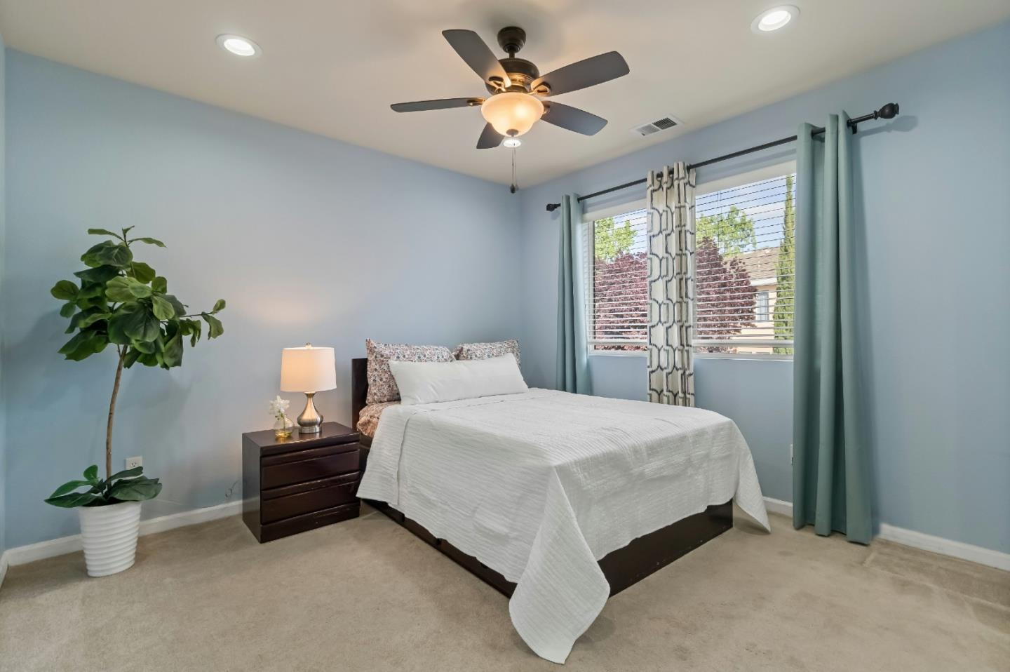 Detail Gallery Image 23 of 47 For 3214 Lakebrook Ct, San Jose,  CA 95148 - 5 Beds | 2/1 Baths